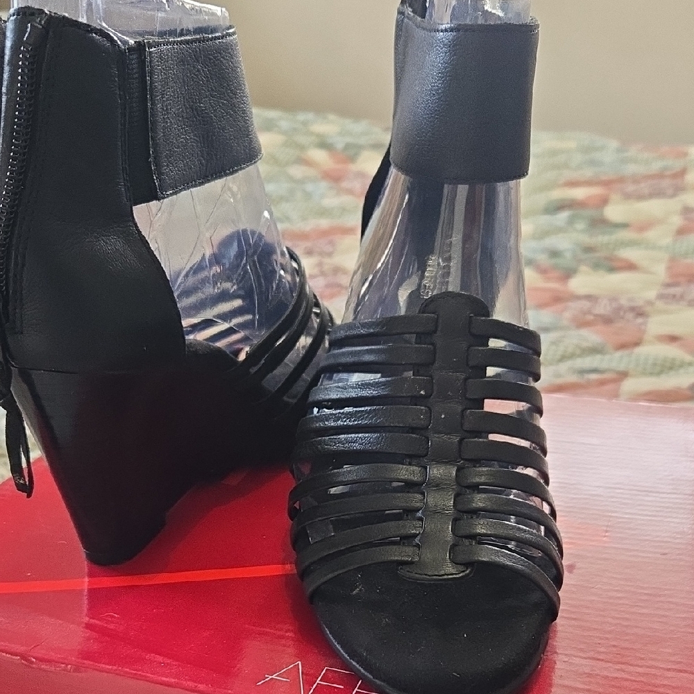 AEROSOLES Black Strappy Wedge Sandals